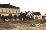 Drozdov se oddělil od Třenic v roce 1869. Na pohlednici pocházející z roku 1905 se nachází jeden z největších statků v Drozdově, který patřil panu Pšeničkovi.