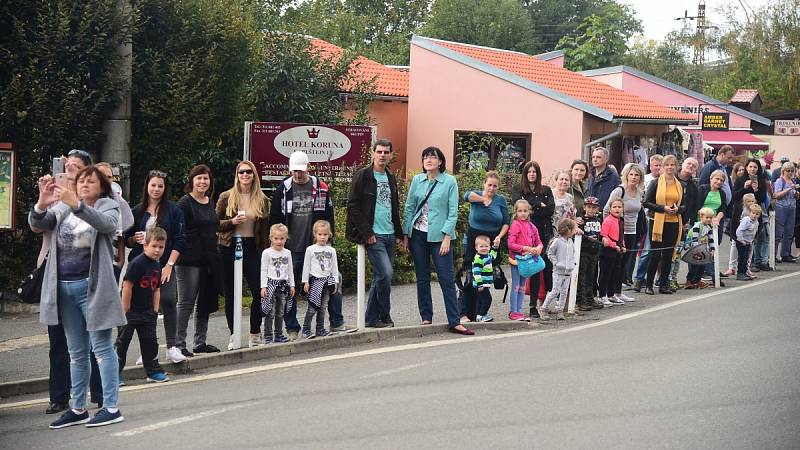 Z císařského průvodu v rámci Karlštejnského vinobraní.