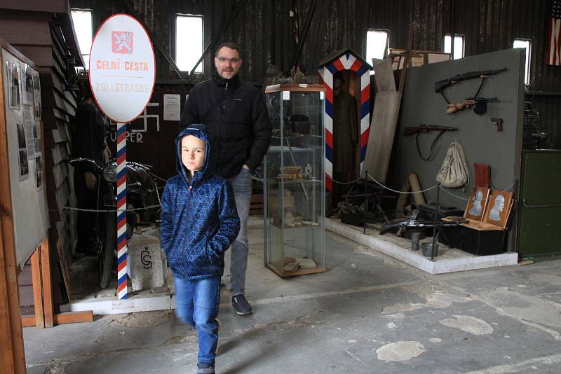 Army muzeum klub vojenské historie a techniky Zdice zahájilo sezonu.