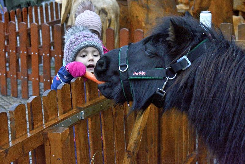 Advent na Husově náměstí v Berouně.