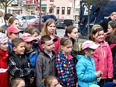 Na berounském náměstí si děti užily akci Člověk a krajina