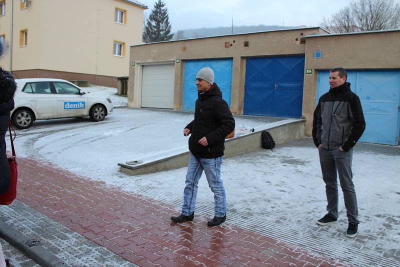 Obyvatelé Bezručovy a Košťálkovy ulice se dočkali nových parkovacích míst.