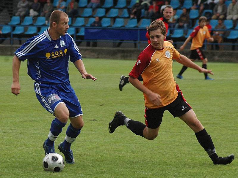 Fotbalisté Vyšehradu sice na půdě Hořovicka v prvním kole poháru vedli 1:0, domácí fotbalisté ale ve druhém poločase výborným výkonem utkání otočili a vyhráli 4:2.