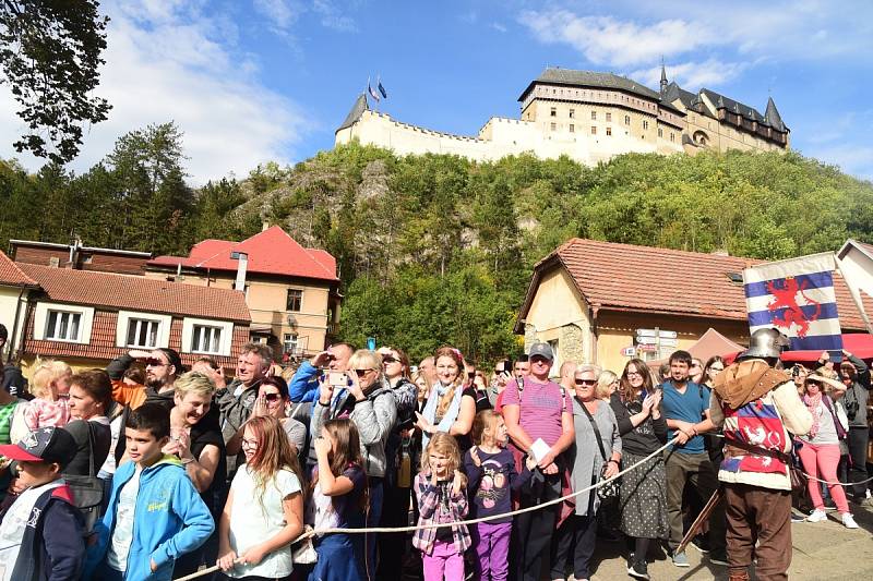 Z císařského průvodu v rámci Karlštejnského vinobraní.