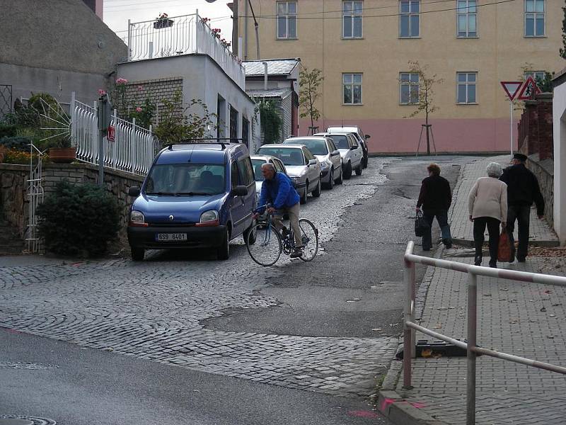 V Hořovicích uzavřeli ulici K Labi, nakonec jí ale nikdo neopravil.