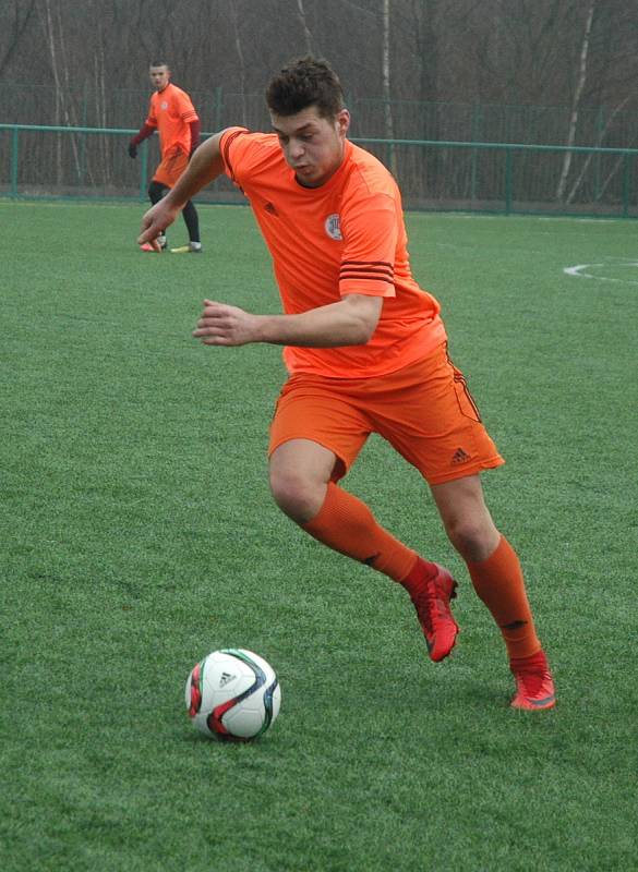 Fotbalisté Hořovicka (v oranžovém) přestříleli Kladno 4:3.