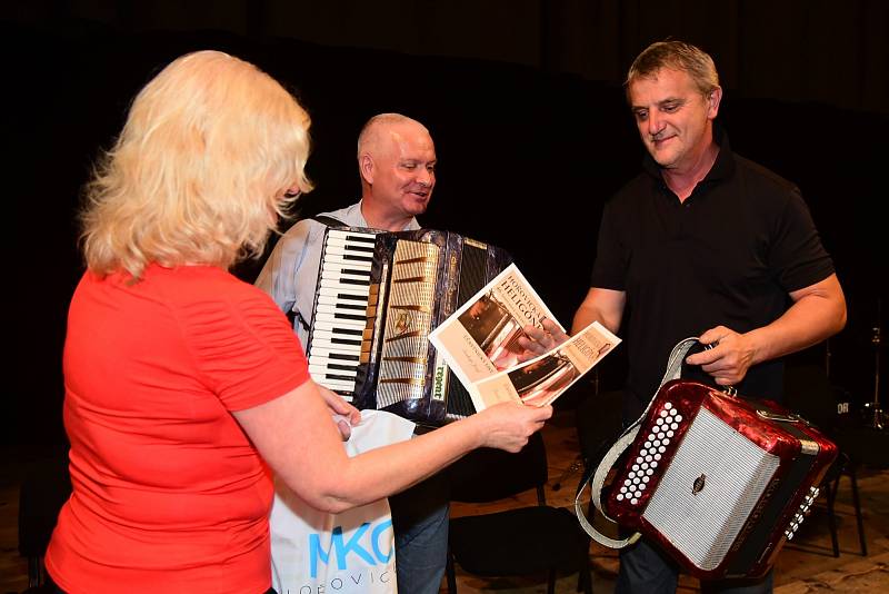 Ve Společenském domě Hořovice se uskutečnil další už jubilejní 40. Ročník festivalu Hořovická heligonka.