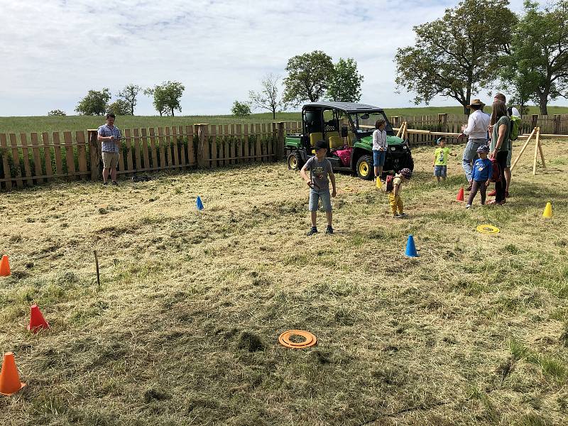 Tetínské farmářské trhy na Koledníku.