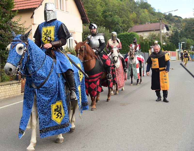 Z císařského průvodu v rámci Karlštejnského vinobraní.