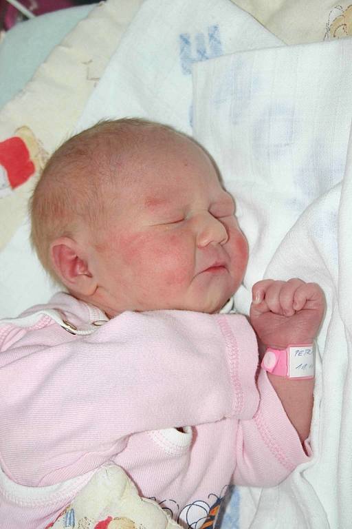 Mamince Ivaně Zajíčkové a tatínkovi Michalovi Petříkovi se ve středu 19. 11. narodila holčička Lucinka. Po příchodu na svět vážila 3,18 kg. Svoji prvorozenou dcerku si rodiče odvezou domů do Berouna.