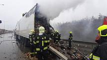 Tragická dopravní nehoda na Pražském okruhu nedaleko Jesenice ve směru k letišti.