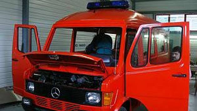 Zdičtí hasiči si sami opravili vozidlo Merdcedes 308