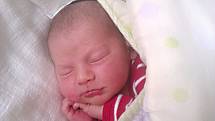 Karolínka Holowinská se narodila 8. května 2014 šťastným rodičům Evě Kocourkové a Davidovi Holowinskimu. V ten den vážila holčička 3,26 kg a měřila 48 cm. Doma se na ni těšila celá rodina a hlavně bráška Adámek (3 roky). Foto: Rodina 
