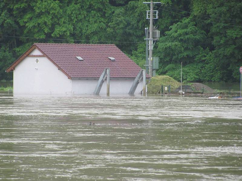 V úterý dopoledne po povodních v Hýskově