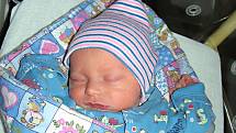 RODIČŮM Tereze Brindzové a Tomášovi Kovandovi z Králova Dvora – Počapel, se 30. listopadu 2017 narodilo první miminko, syn Jakub. Kubíček Kovanda vážil po narození rovné 3 kg a měřil 48 cm. 