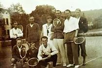 Tenisté v Loděnici u Berouna ve 30. letech 20. století.