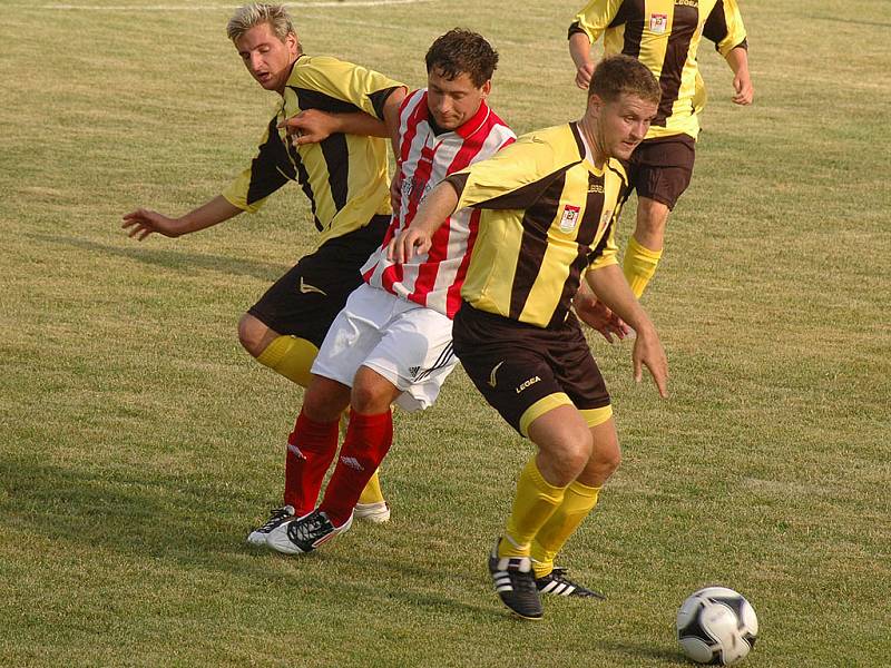 Fotbalisté Cerhovic porazili Vraný 2:1.