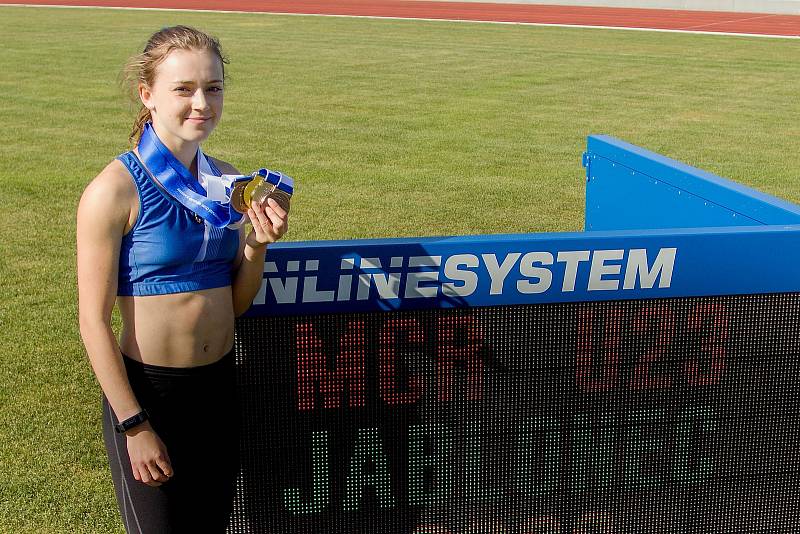 Na republikovém šampionátu dvaadvacetiletých zazářila berounská atletka Bára Stýblová.