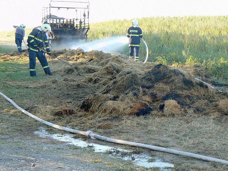 Požár seníku se hasičům podařilo lokalizovat během půl hodiny