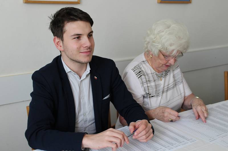 Na Berounsku voliči projevili o druhé kolo prezidentských voleb větší zájem než v prvním kole.