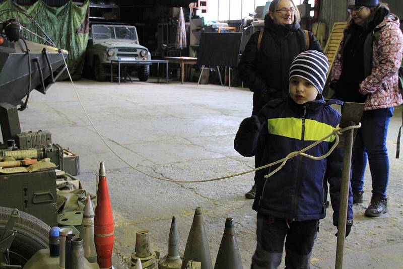 Army muzeum klub vojenské historie a techniky Zdice zahájilo sezonu.