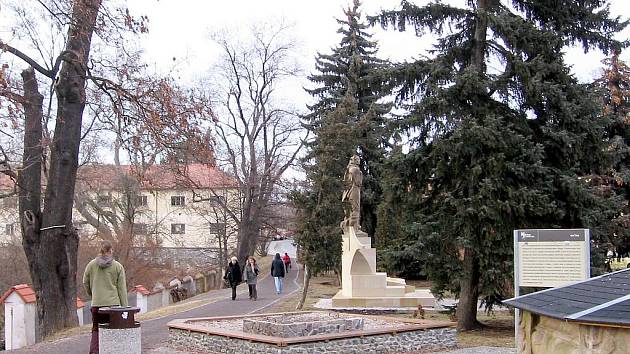 Hořovičtí připravují úpravy parku před zámkem