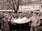 Mezi demonstranty na Husově náměstí v Berouně byli v listopadu roku 1989 i studenti.