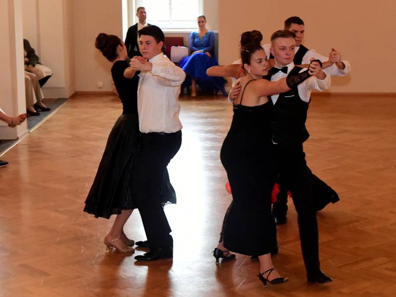 Taneční páry změřily své síly jak ve standardních tancích, tak i v latinskoamerických.
