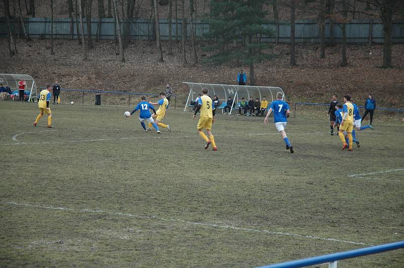 Jaro otevřeli starší dorostenci Hořovicka (v modrém) výhrou.