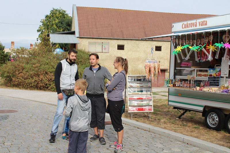 Městské slavnosti v Králově Dvoře, které se v sobotu konaly v areálu místního zámku, navštívilo přes dva tisíce lidí.