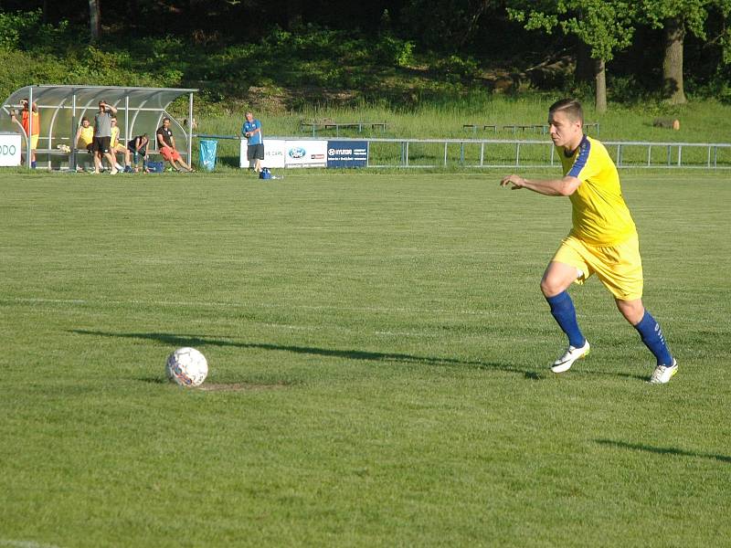 Domácí modrobílí v duelu o záchranu zabrali.