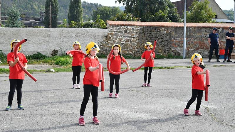 Ze setkání s názvem Zámecké tvoření na téma Hrátky se zvířátky v Králově Dvoře.