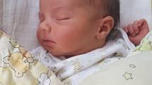 PRVOROZENÝ syn Robin se narodil 8. června 2016 rodičům Veronice Lokvencové a Jakubovi Machovcovi z Berouna. Robinkovi sestřičky po příchodu na svět navážily 3,42 kg a naměřily 50 cm. Foto: Rodina