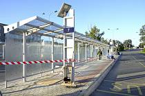 Oprava rezavějících přístřešků pro cestující na autobusovém nádraží v Berouně.
