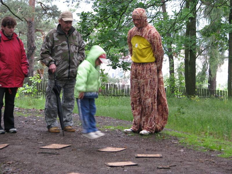 Děti se v Pohádkovém lese dobře bavily.