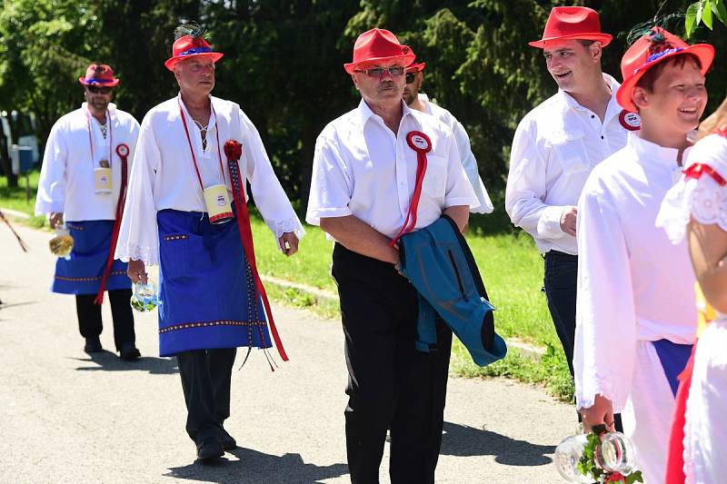 Staročeské suché máje v králodvorských Popovicích.