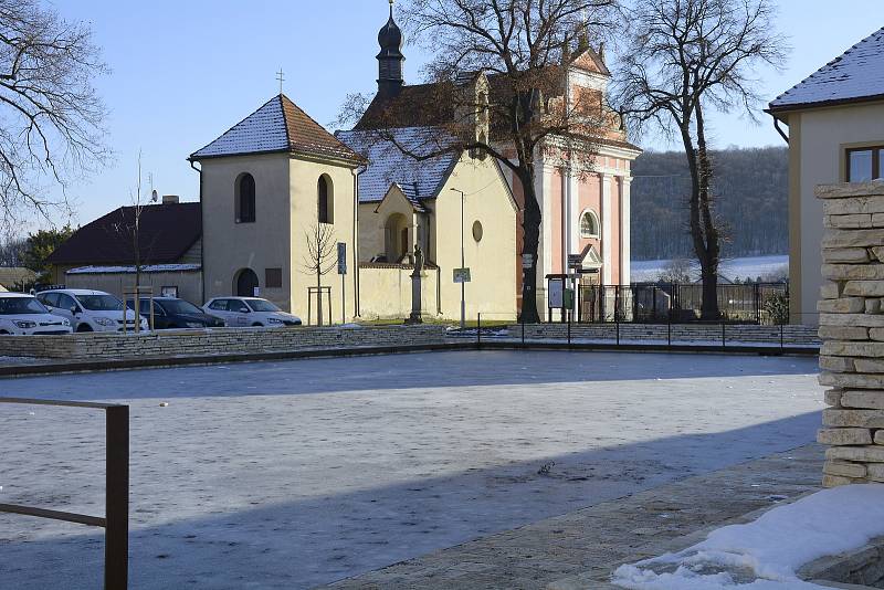 Rybník se dočkal další rekonstrukce v roce 2020 podle architektonické studie, která má postupně opravit celé historické jádro obce.