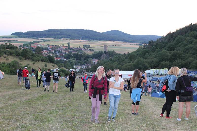 V pátek odstartoval oblíbený festival pod hradem Točníkem.