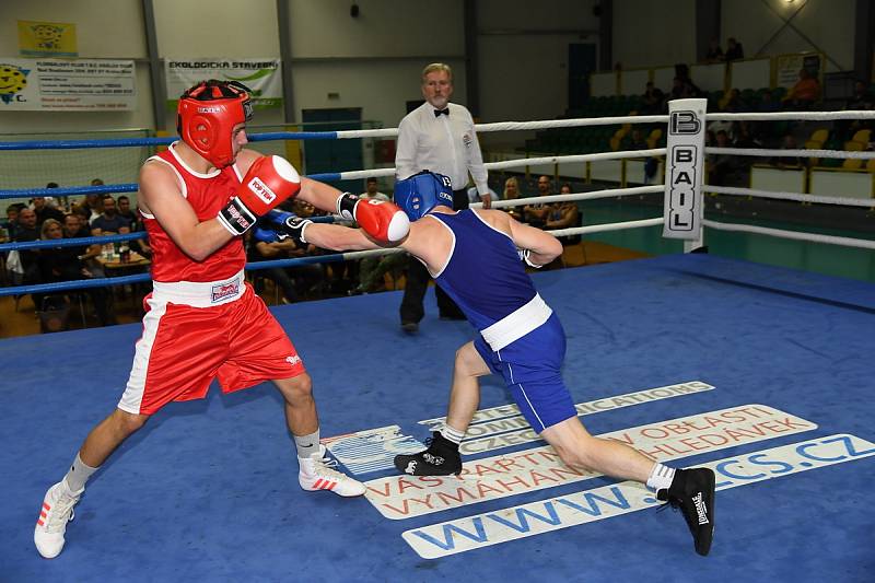 Z desátého ročníku Galavečeru boxu ve sportovní hale v Králově Dvoře.