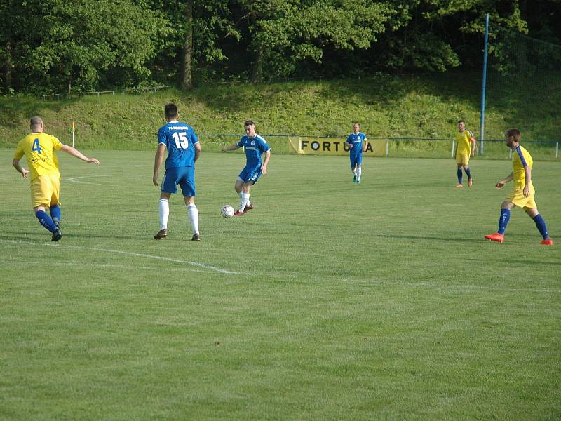 Domácí modrobílí v duelu o záchranu zabrali.