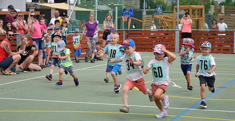 Nové multifunkční hřiště se otevřelo při příležitosti dětského sportovního dne