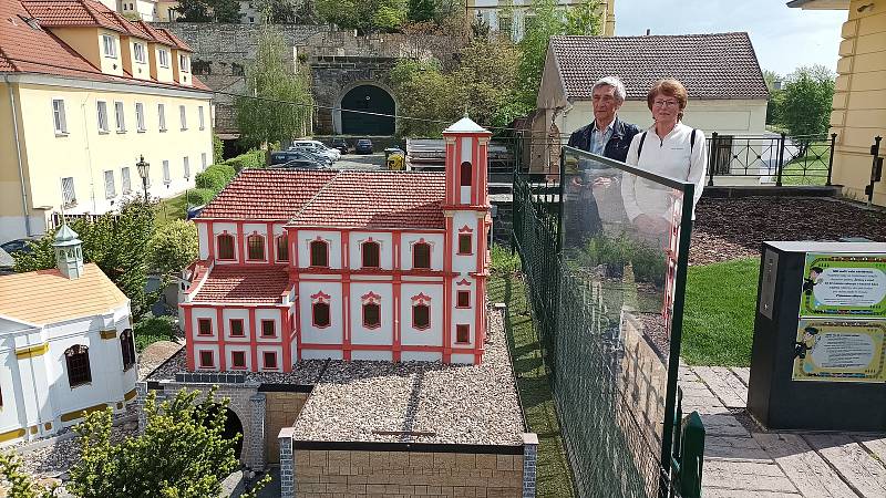 Výlet rokycanských ochránců přírody do Nižbora, Litoměřic a Ploskovic.