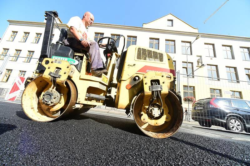 Nový propojovací chodník v ulici Havlíčkova a Plzeňská bude hotový do začátku školního roku.