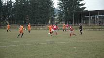 V Drozdově se sice hráči Tetína (v oranžovém) snažili, ale góly stříleli produktivnější hráči domácích, kteří poskočili v tabulce na sedmé místo.