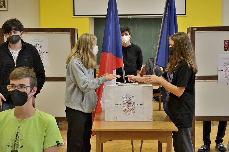 Studentské volby na Obchodní akademii a Střední pedagogické škole v Berouně.