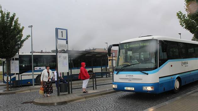 Hořovické autobusové nádraží na náměstí Boženy Němcové.
