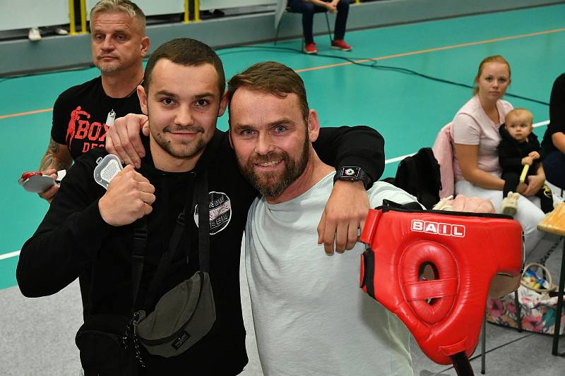 Z galavečera boxu ve sportovní hale v Králově Dvoře.