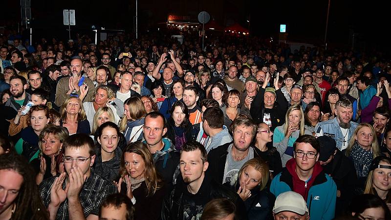 Koncert kapel Wohnout a Moped pro postiženou Editku. 