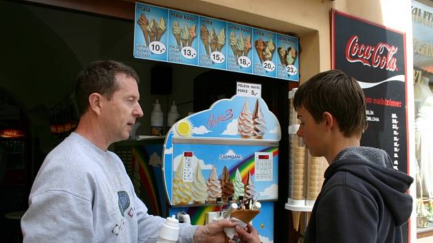 Letos bylo na prodej zmrzliny padesát zájemců.