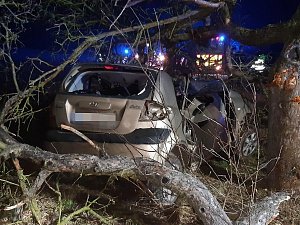Tragická dopravní nehoda na silnici mezi mezi Suchomasty a Málkovem.